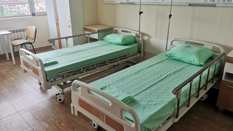 Болницата в Сливен разкрива още едно COVID отделение, съобщава БНР. Заради